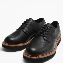 Chaussure noire en cuir ZARA