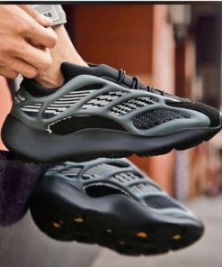 Chaussure, ADIDAS, YEEZYY Boost 700 V3 Dark Glow Basket Black Tennis, Femme Homme