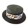 Chapeau de Ville Noire avec Foulard Blanc