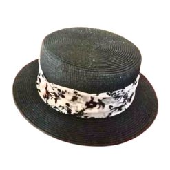 Chapeau de Ville Noire avec Foulard Blanc