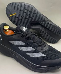 Chaussure Adidas, Tennis de Sport Noir Semelle Noir