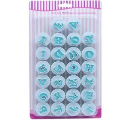 lettres de pâte à sucre pour la décoration de pâtisseries